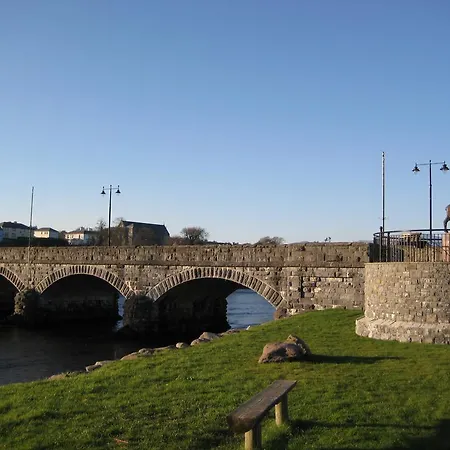 Laune Bridge House Guest Bed & Breakfast 4*